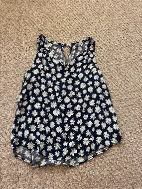 Old Navy Daisy Sleeveless Top